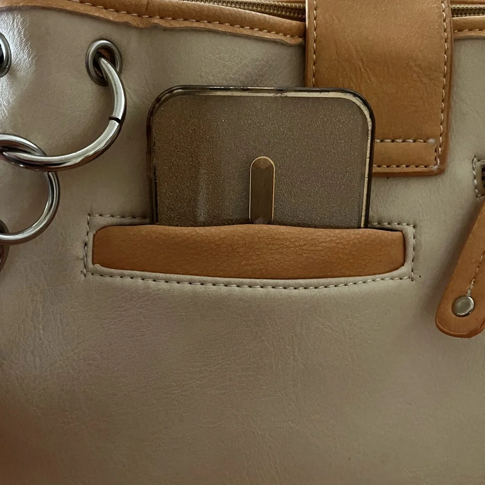 Cowgirl Trendy Peachy Tan and Cream Western Conceal and Carry Handbag - Picture 15 of 16